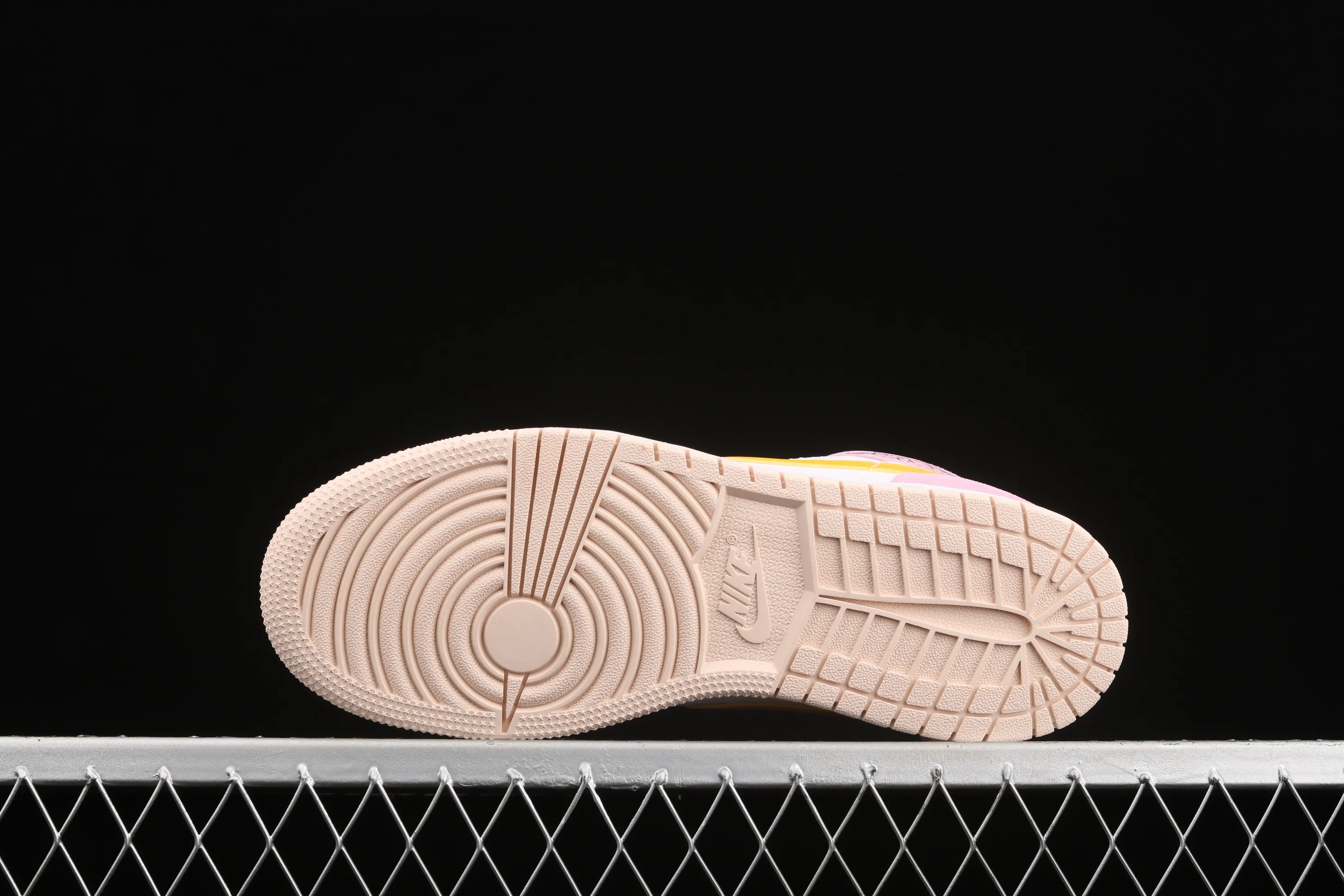 All Categories Air Jordan Jordan Series Basketball Shoes Air Jordan 1 Mid Air Jordan 1 Mid AJ1 Joe 1 Girly Pink China Basketball Shoes DC9517-600
